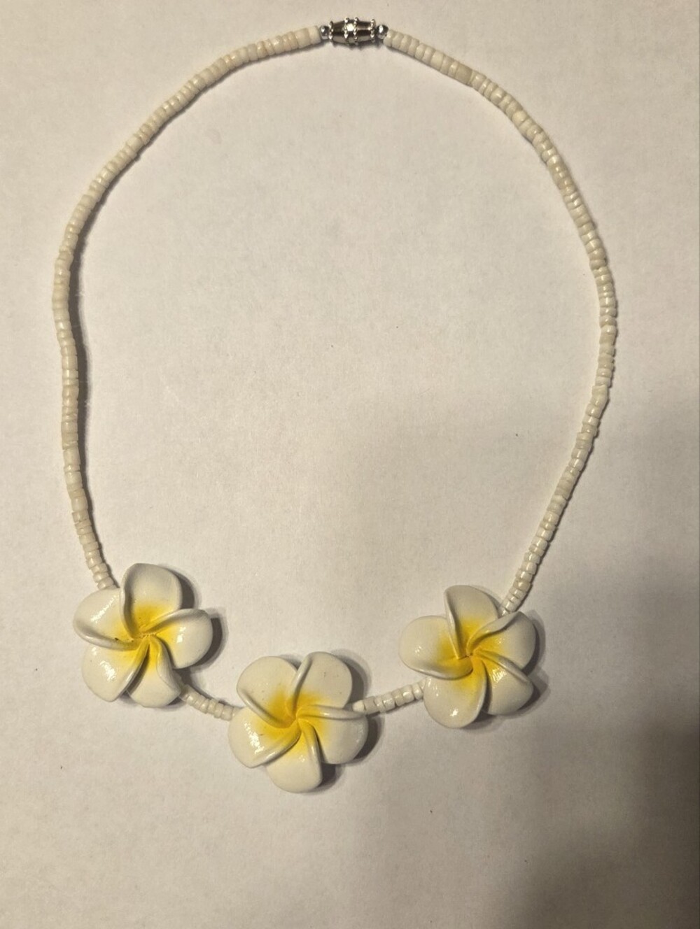 Vintage White and Yellow Flower Shell Necklace